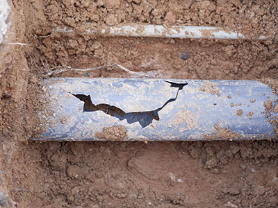 cracked drainage pipe