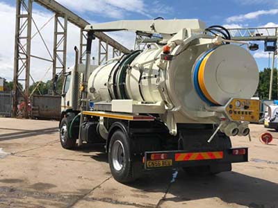 tanker for jet washing and vacuuming